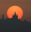 El amanecer del Tibidabo visto desde el Vallès