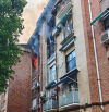 Cinco hospitalizados por el aparatoso incendio en un tercer piso de Sabadell