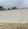 El gran muro de agua del Llobregat
