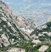 El monasterio de Montserrat a vista de excursionista desde las alturas