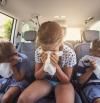 Cómo evitar que tu hijo vomite en cada viaje en coche