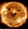 La NASA capta una curiosa imagen del sol que parece una carita sonriente
