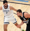 Jokic se lleva el duelo contra Aldama