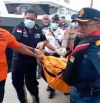 Hallan el cuerpo de la niña víctima del naufragio de un barco turístico con su familia en Indonesia