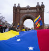 Barcelona se une por Venezuela: gran concentración en Arc de Triomf y otras imágenes del día