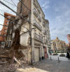 El derrumbe de una pared medianera obliga a desalojar un edificio del Centre Històric de Lleida