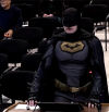 Un hombre disfrazado de Batman arremete en una reunión municipal contra el ICE: “Sois unos cobardes”