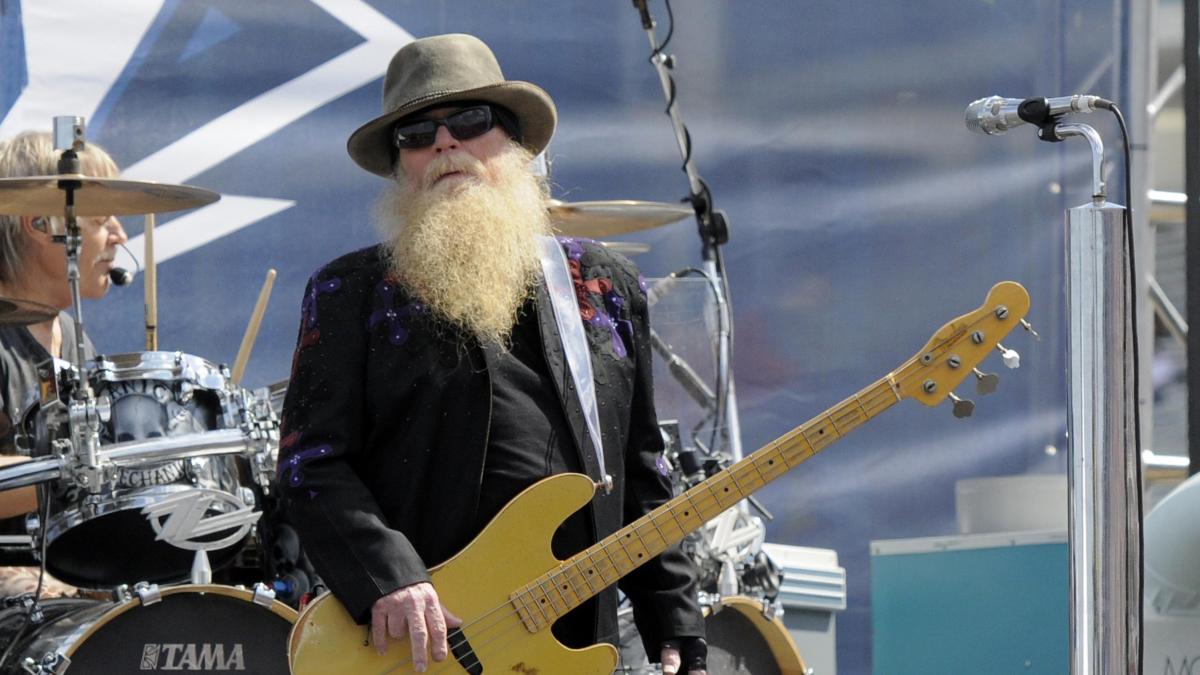Muere Dusty Hill, bajista de la banda ZZ Top, a los 72 años de edad