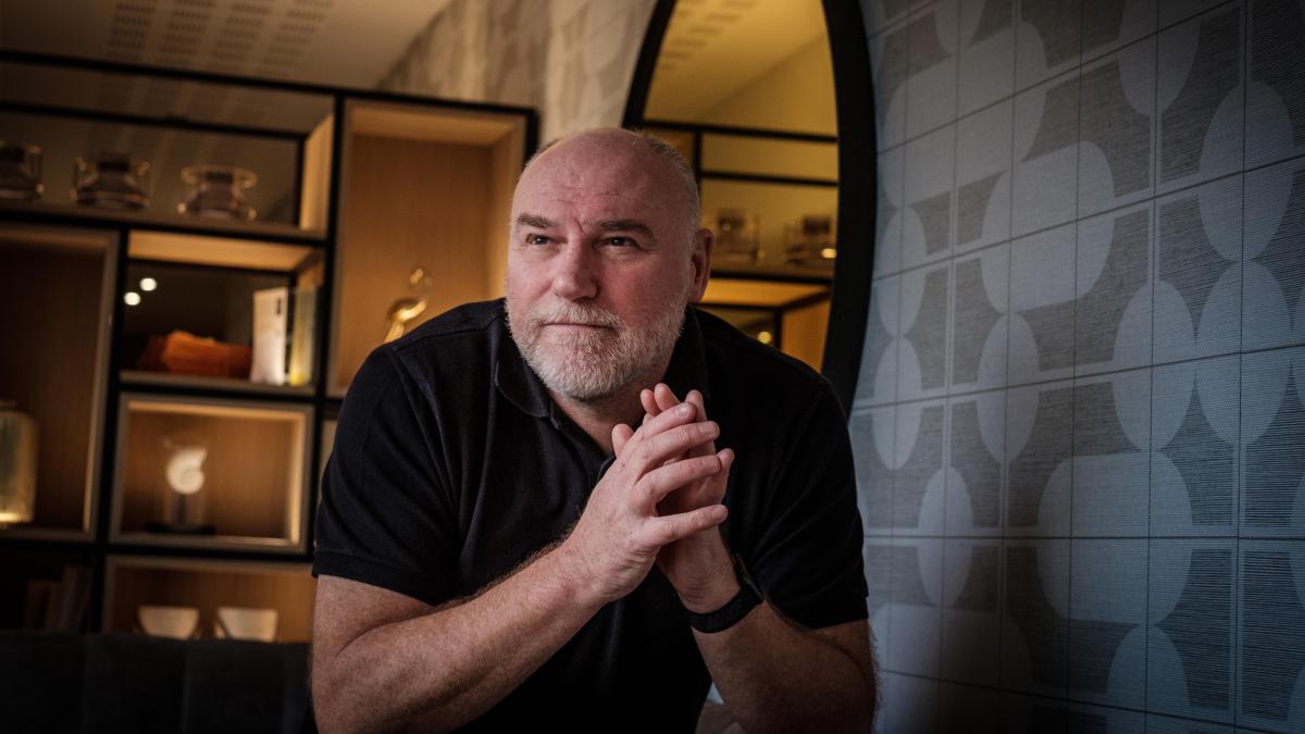 Alan Parks: “Hoy casi no hay diferencia entre un adolescente y un hombre maduro”