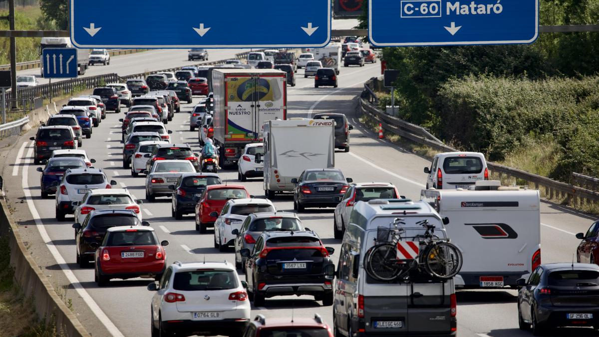 Veinte kilómetros de retenciones en la AP-7 en Subirats por un accidente múltiple