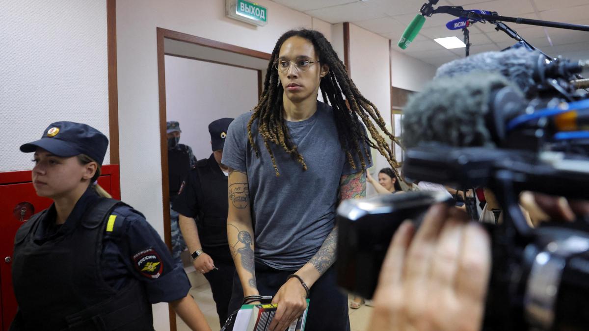 Brittney Griner se recupera en un hospital de Texas tras su liberación