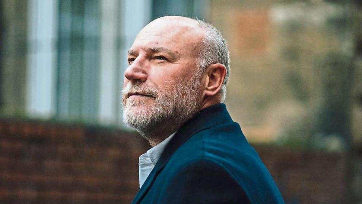 Paseo por los escenarios de la novelas de Alan Parks, de la mano del autor