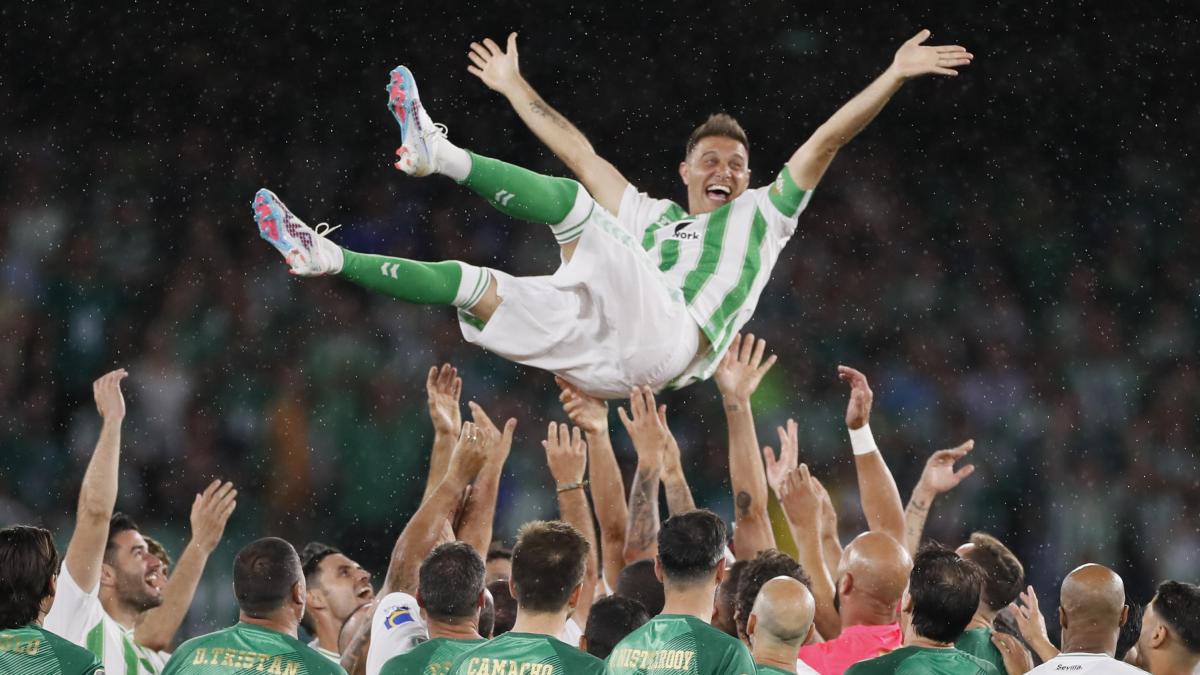 Joaquín se despide del fútbol con un emotivo homenaje en el Villamarín