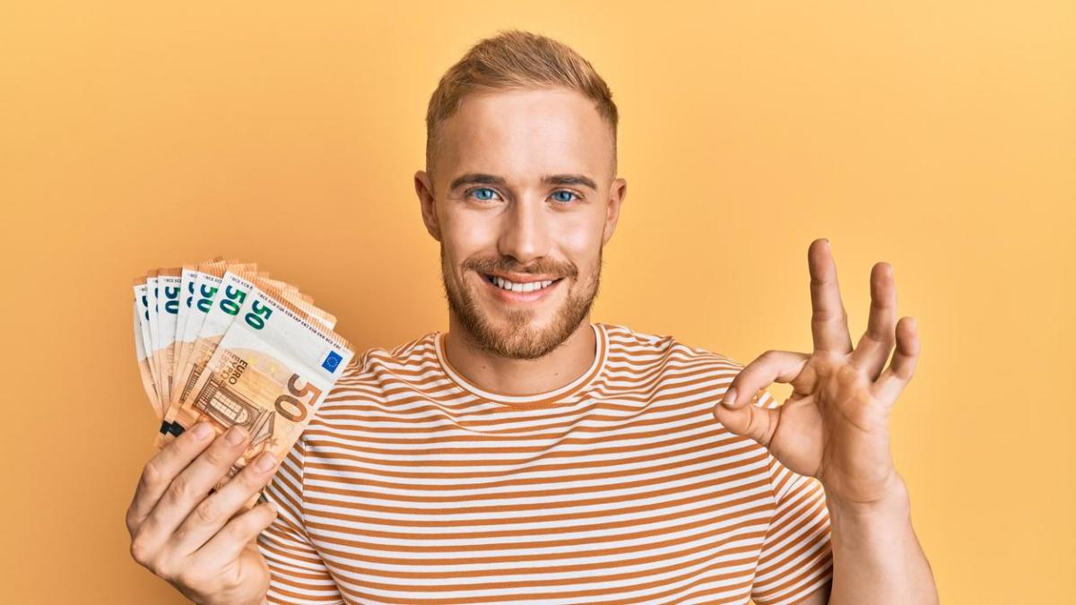 Hasta 720 euros en un año: estas son las promociones de los bancos por domiciliar la nómina