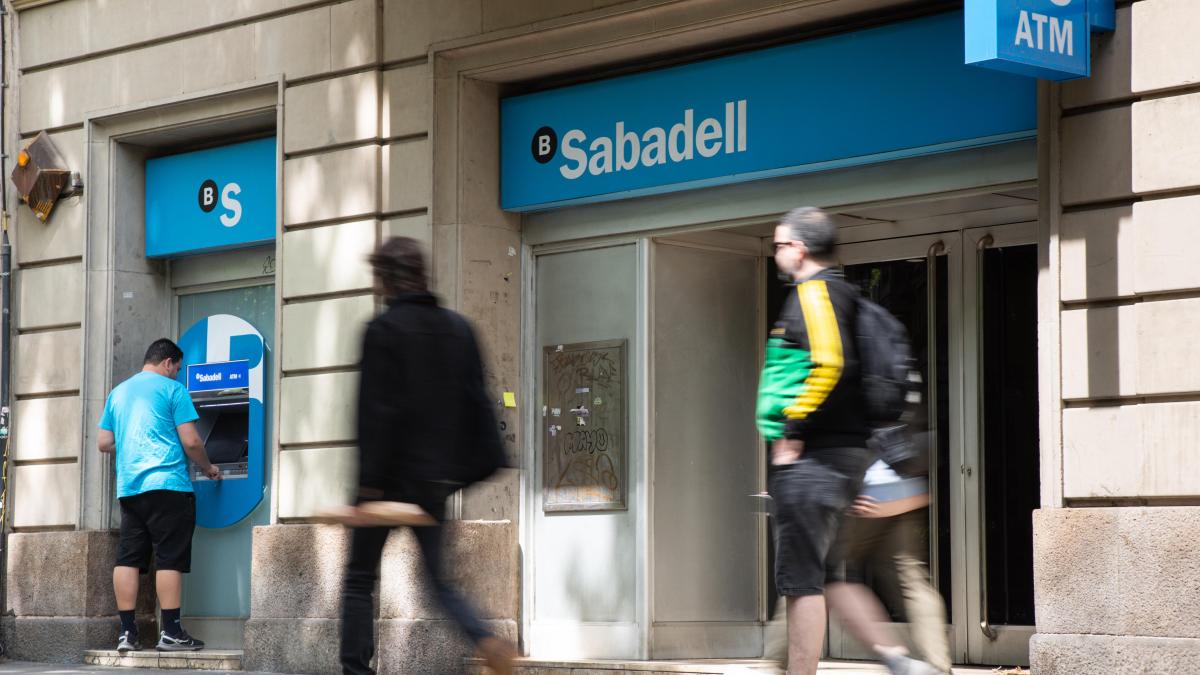 La prima negativa en la opa del BBVA al Sabadell vuelve a recortarse