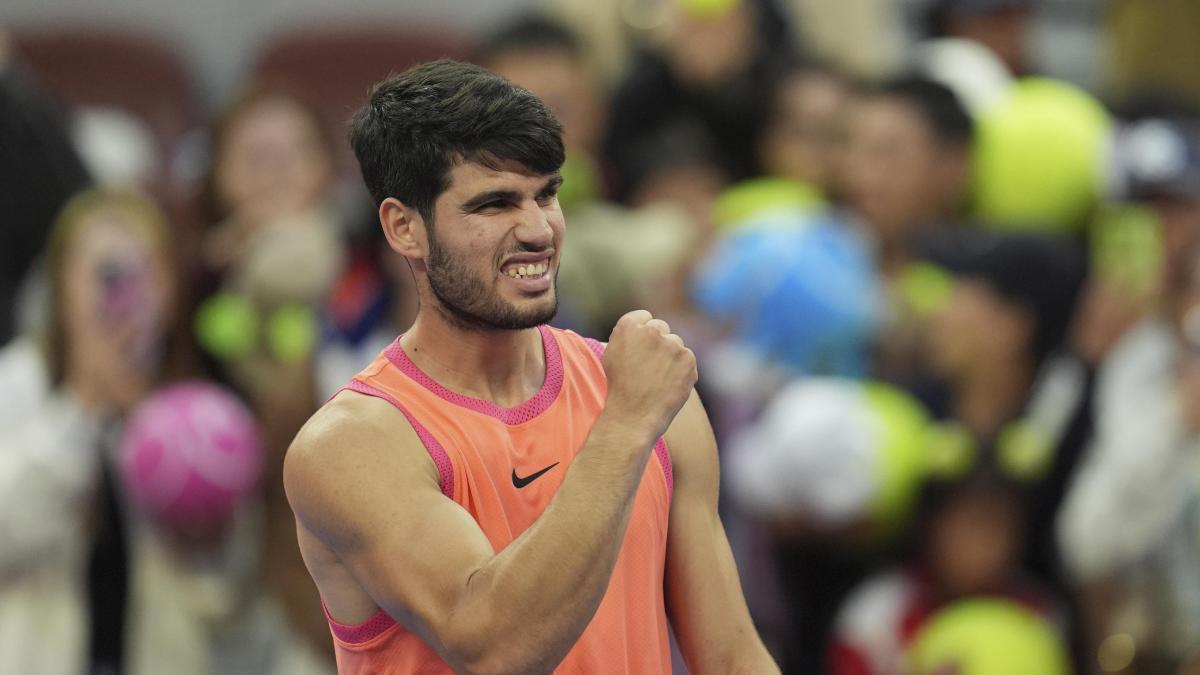 Alcaraz avanza con paso firme en Pekín