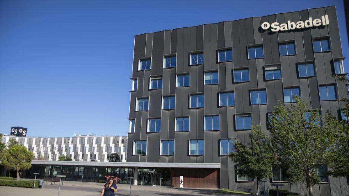 El dividendo del Sabadell crecería en 800 millones con la política del BBVA