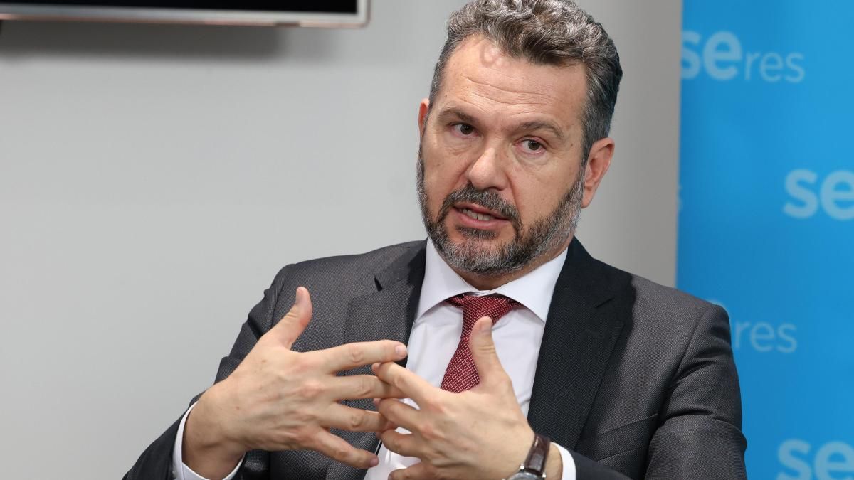 Más retraso en la opa del BBVA: la CNMV no la aprobará hasta el dictamen de Competencia