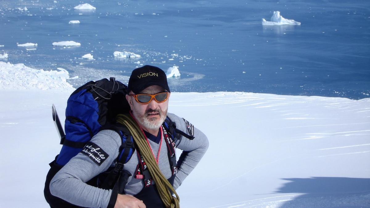 Sebastián Álvaro, periodista y aventurero: “Hay dos clases de personas, las que salen a viajar y las que se quedan en casa a ver pasar la vida debajo de la ventana”
