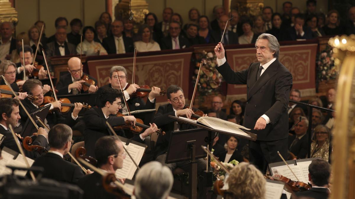 Muti desea paz y amor “en todo el mundo” en un concierto que recrea una odisea en Viena 2025