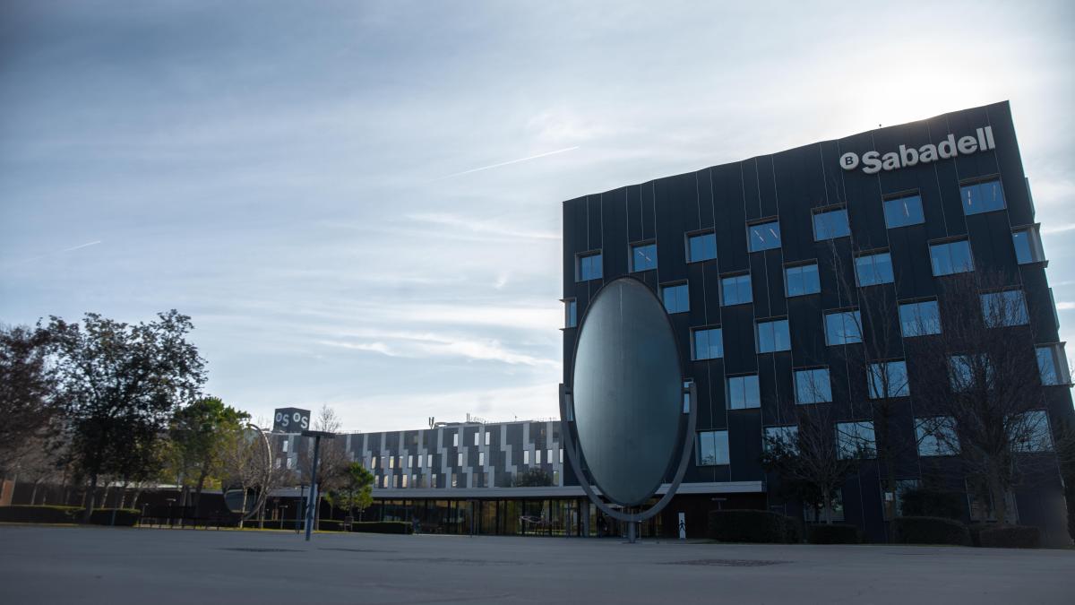 Los grandes bancos ganan plantilla pese a seguir cerrando sucursales