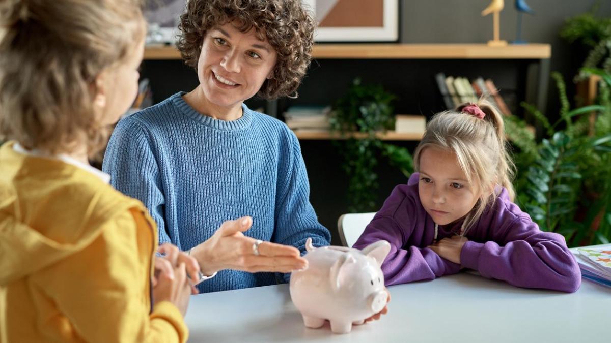 Cómo elegir la mejor cuenta para que tus hijos aprendan a gestionar su dinero en 2025