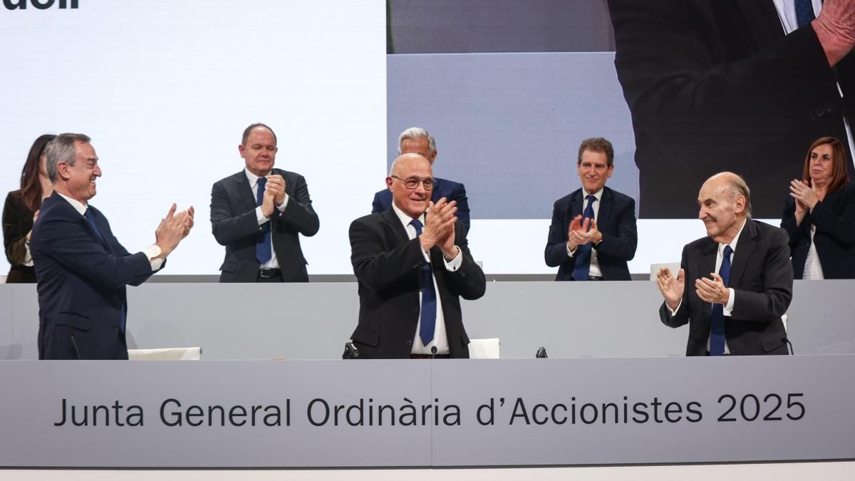El Sabadell defiende ante un millar de accionistas su modelo alternativo al del BBVA