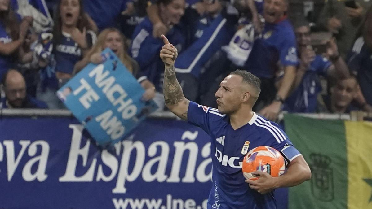 El infierno azul impulsa al Oviedo para ascender a Primera 24 años después