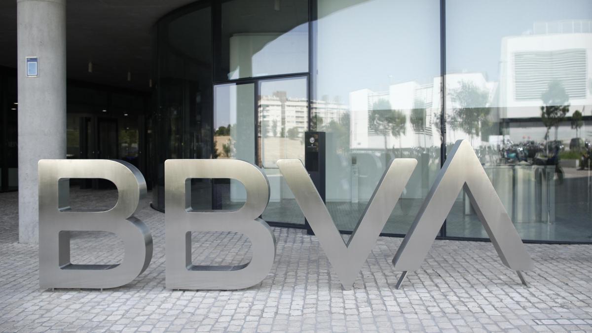 El BBVA se queda sin ganancias contables en su opa por el Sabadell