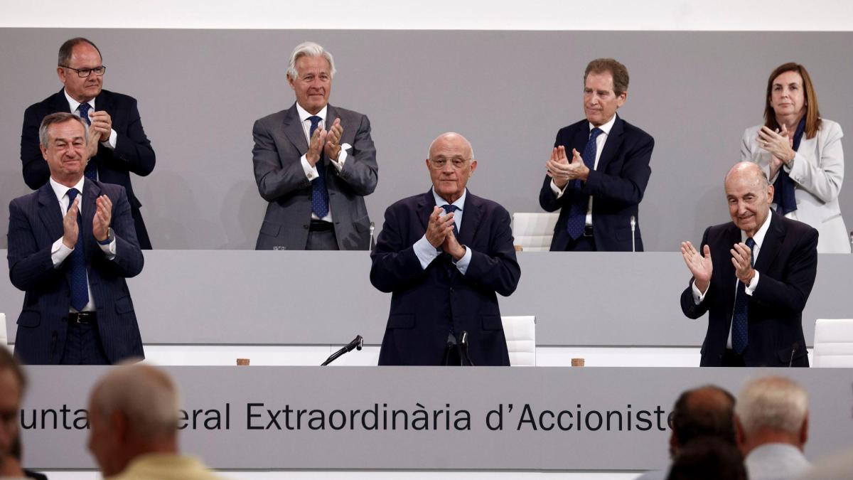 Banc Sabadell complica la opa de BBVA tras aprobar la venta de TSB y el dividendo