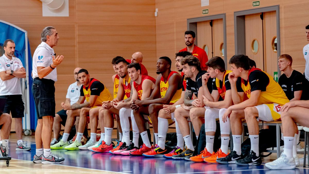 Santi Aldama y Darío Brizuela se reincorporan a los entrenamientos de la selección española