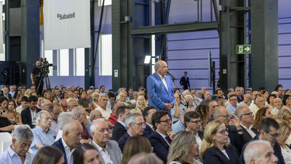 BBVA y el Sabadell se movilizan para convencer a 200.000 accionistas