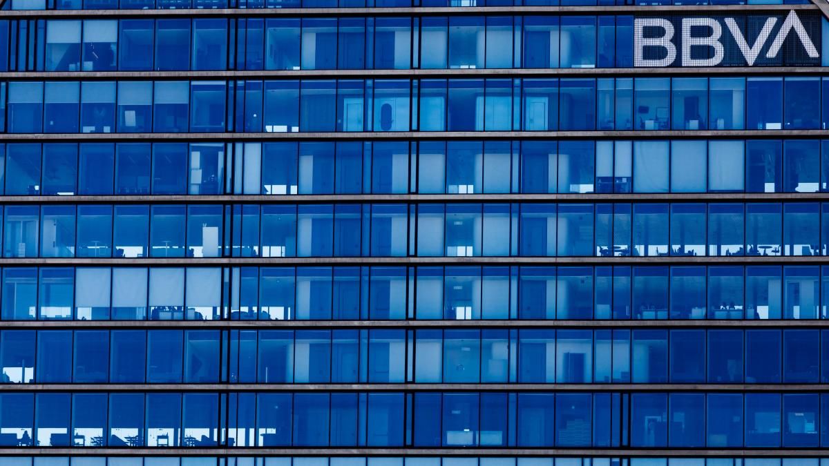 El BBVA ajusta al 49,74% el número mínimo de acciones para que triunfe la opa