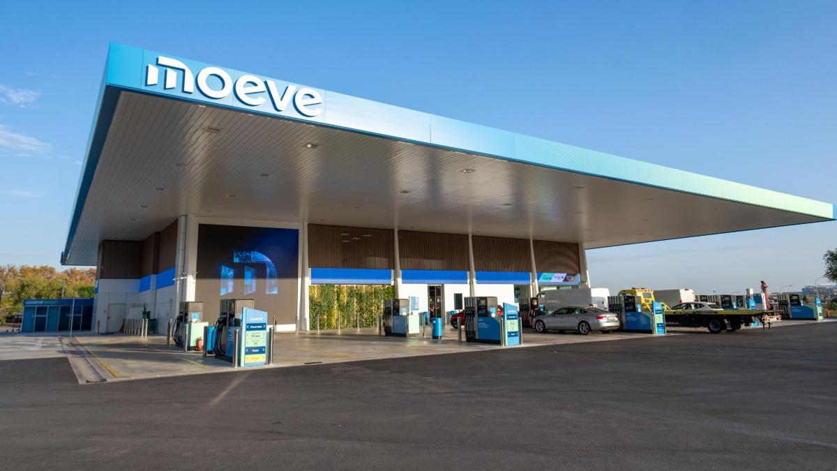 Moeve y Galp desafían a Repsol en la península con una fusión de sus gasolineras y refinerías
