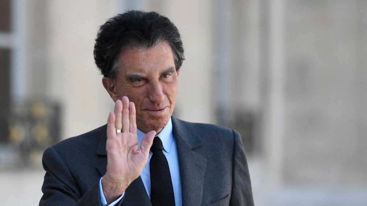 Francia pone bajo protección policial al exministro Jack Lang, agredido y amenazado por el caso Epstein