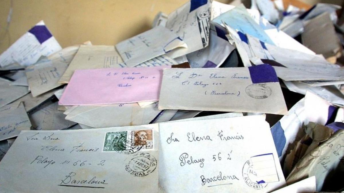 Querida señora Elena Francis...