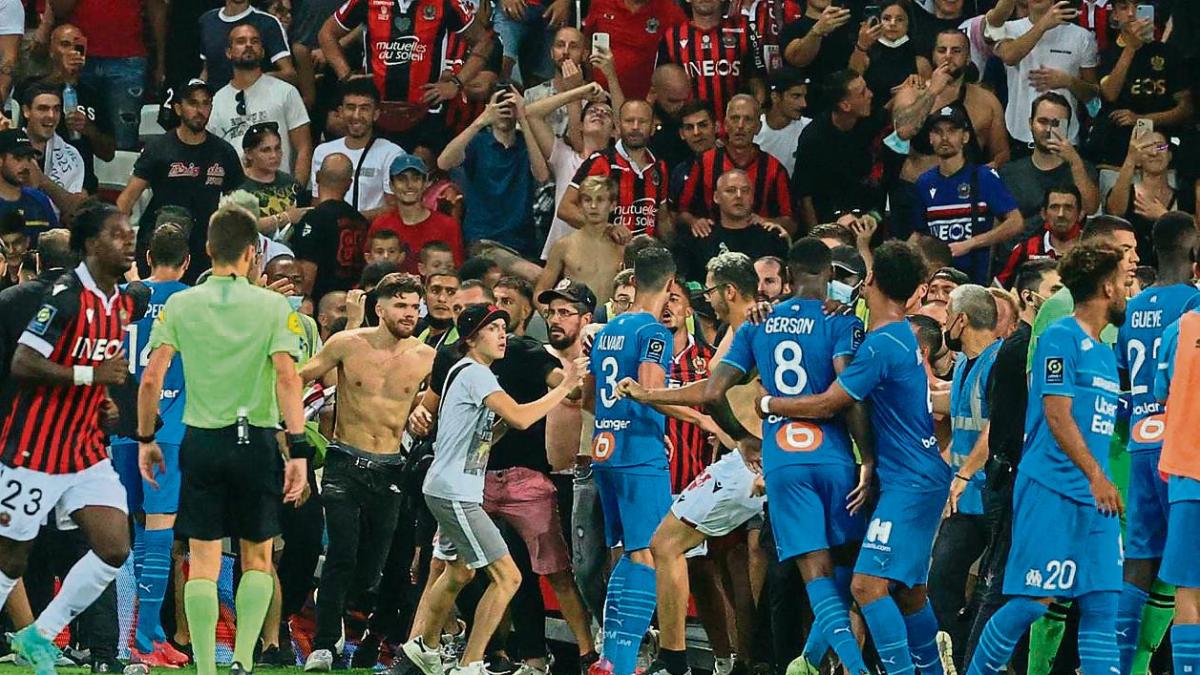 Vergüenza nacional en Francia tras la invasión de campo de ultras del Niza
