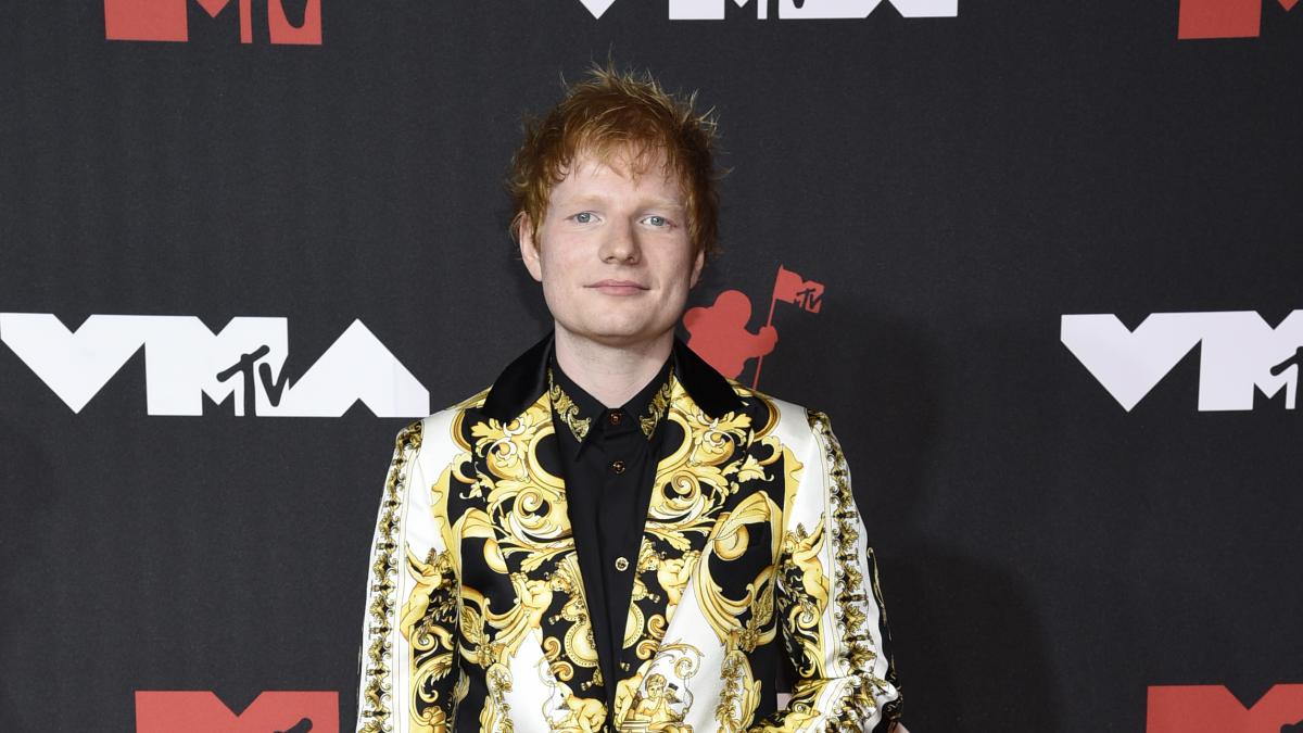 Ed Sheeran da positivo por Covid-19