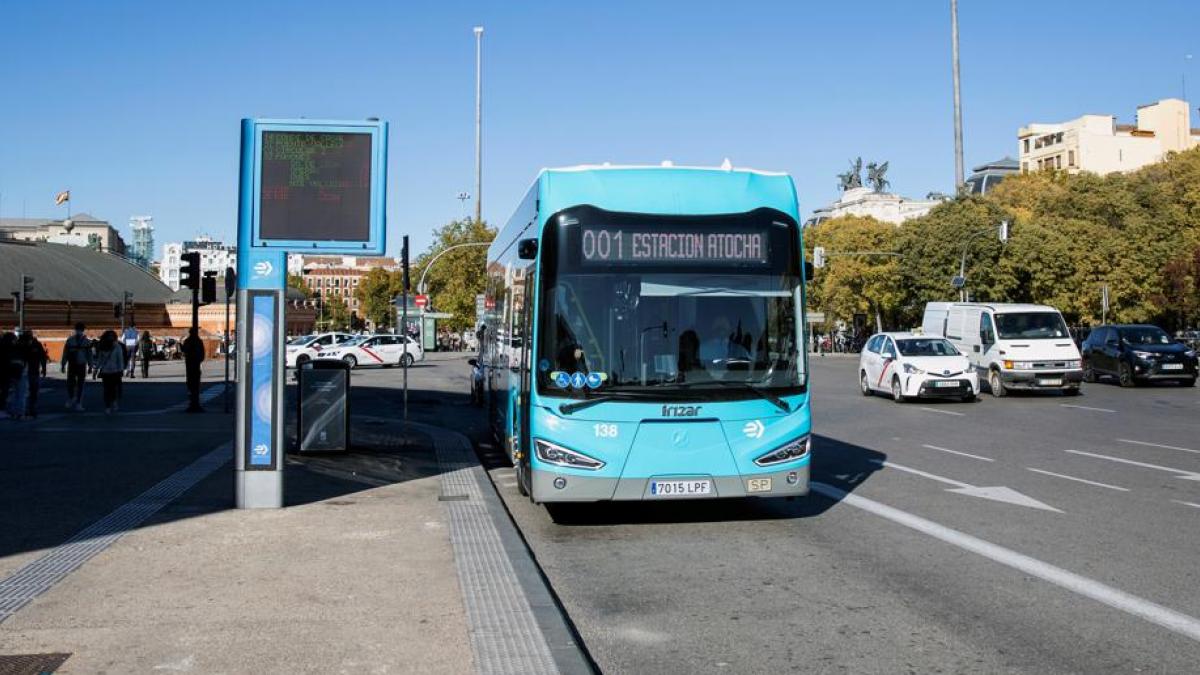 Viajar en un autobús de la EMT será gratis el fin de semana del 'Black Friday'