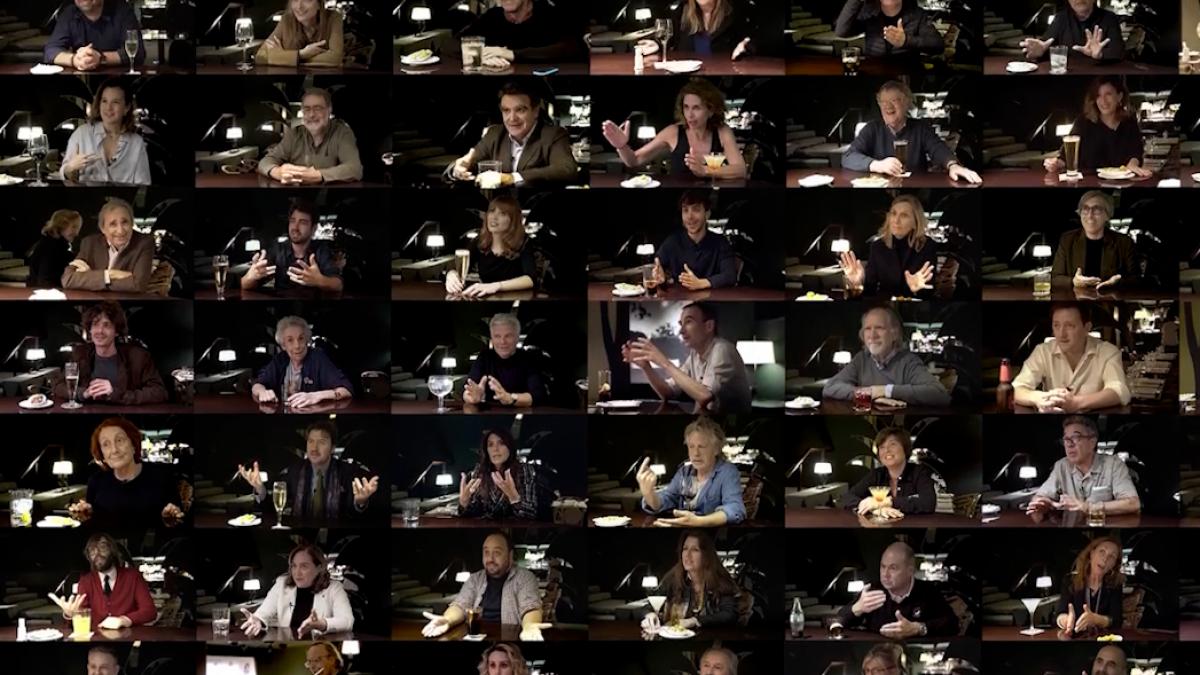 Cien confesiones en vídeo en la barra del bar