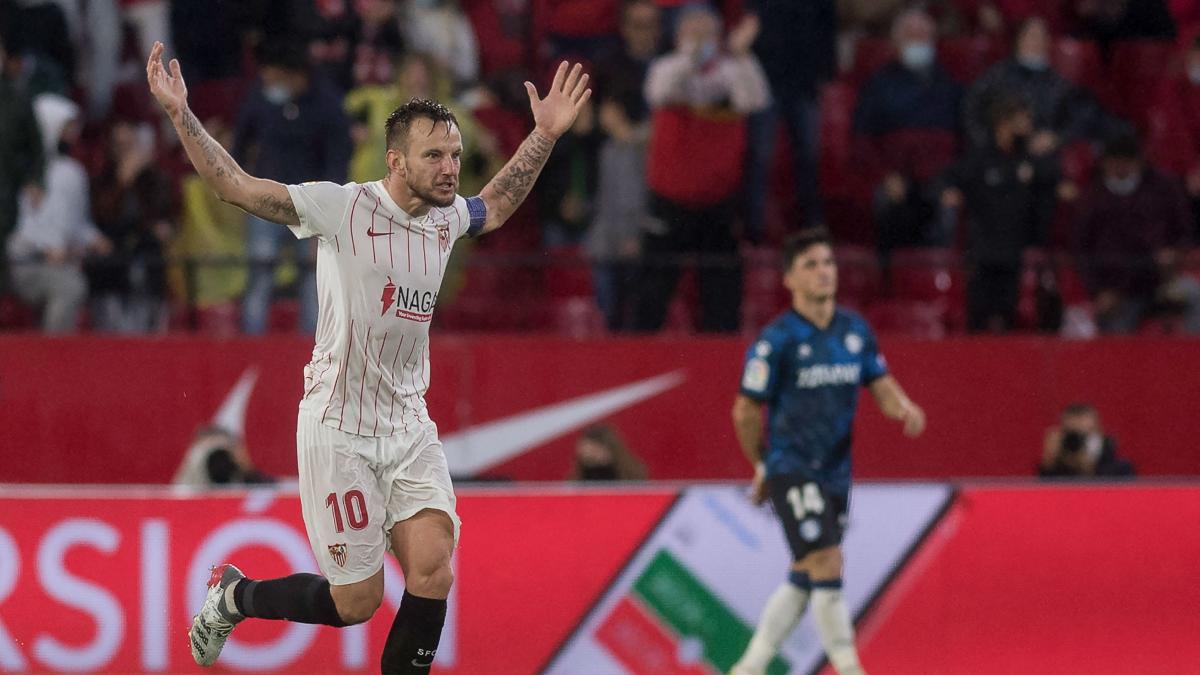 Rakitic rescata un punto para el Sevilla en el descuento