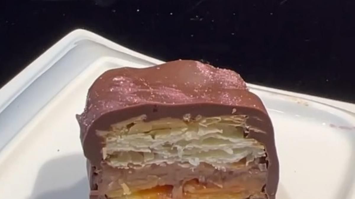 Aprende a preparar estas trufas de chocolate con hojaldre caramelizado