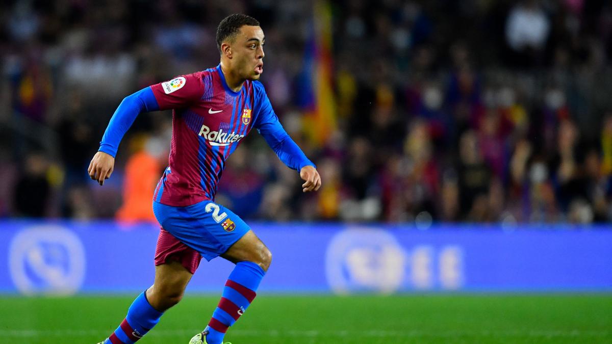 Sergiño Dest y Raúl de Tomás, titulares en el derbi Espanyol-Barça