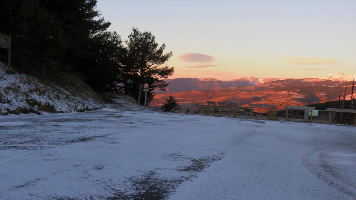 El primer rayo de luz al amanecer en el Canigó