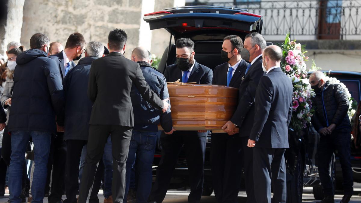 La Guardia Civil toma muestras de automóvil halladas en el lugar donde apareció Esther López