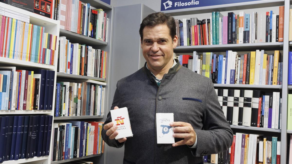 Luis Alfonso de Borbón presenta un nuevo juego de mesa y desvela cómo está su madre