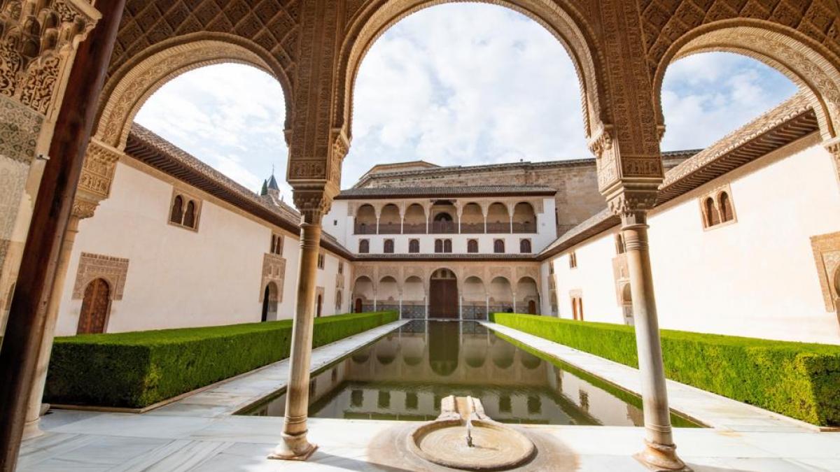 Granada pone la música, el baile... y sus monumentos
