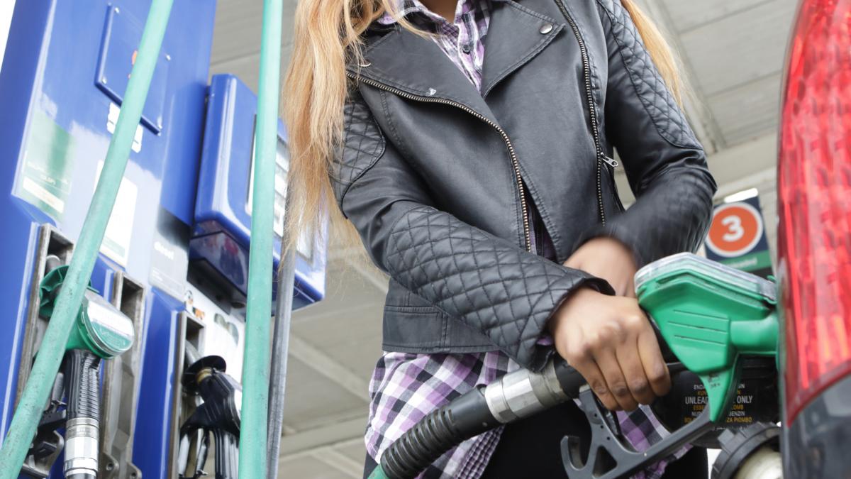 Precio gasolina de hoy viernes 1 de abril: ¿A cuánto sale el litro con la rebaja de 20 céntimos incluida?