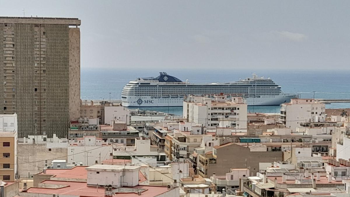 El ayuntamiento de Alicante pregunta a los vecinos si quieren un rascacielos frente al puerto