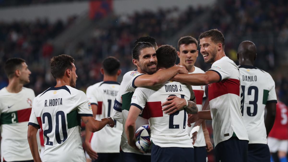 Portugal golea en Praga y le arrebata el liderato a España